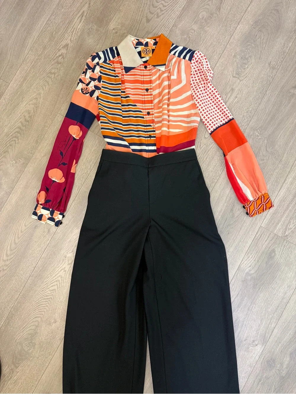 Tory Burch Silk Button-Up Blouse in Coral Navy Burgundy, New w/o tag, Never worn